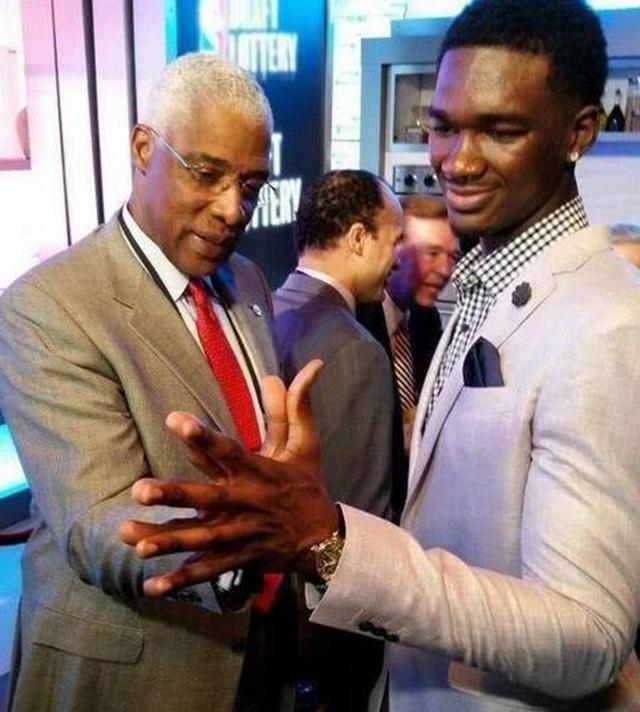 邮报：内维斯成为曼联冬窗的选择，新月准备2000万镑放人（每日邮报：曼联冬窗瞄准鲁本-内维斯，利雅得新月愿以2000万英镑放行）