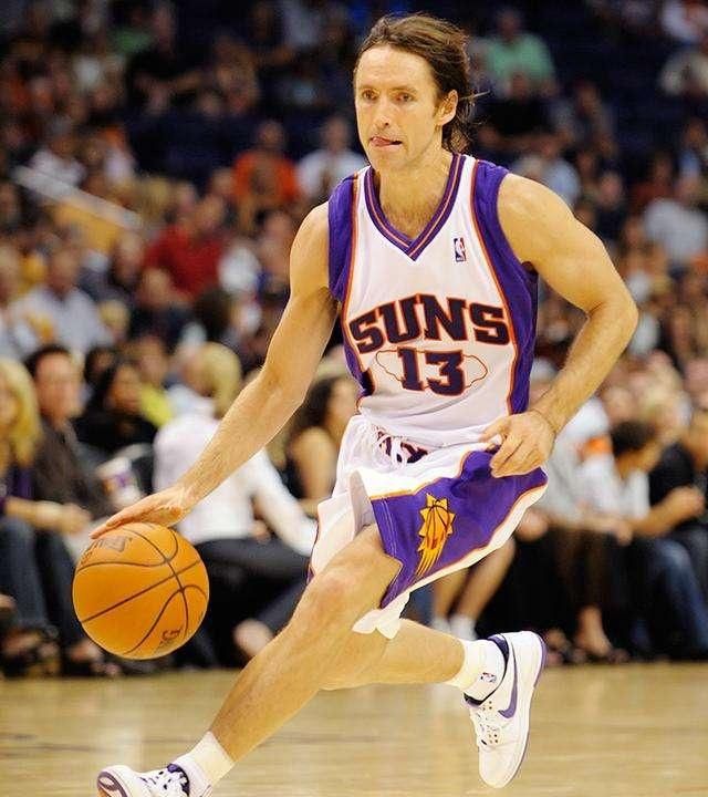 拜仁高层：南看台球迷燃放烟花破坏环境，欧足联肯定会做出处罚（拜仁管理层称南看台球迷燃放烟花扰乱环境，欧足联将予以处罚）