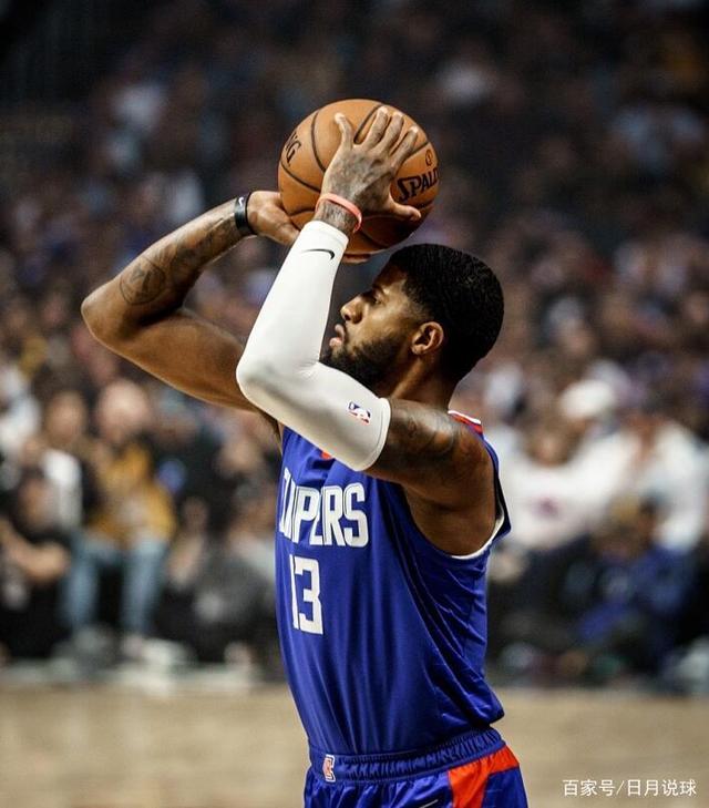 足球欧冠淘汰赛门票秒罄，黄牛翻倍叫价（欧冠淘汰赛门票瞬间售罄，黄牛价翻番）