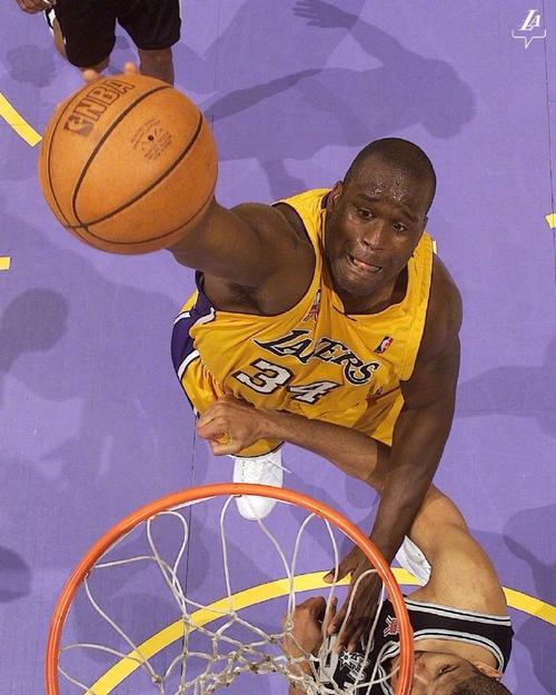 意甲三分制时代，斯帕莱蒂是第二位率队参加过三大德比的主帅（自意甲三分制以来，斯帕莱蒂成为第二位率队参与三大德比的主帅）