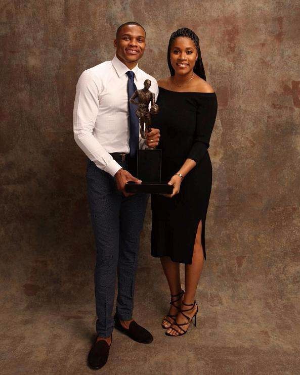 津媒：为更好地与球迷交流，于根伟将在近日进行一次线上直播（津媒：于根伟将于近日开启线上直播，加强与球迷互动）