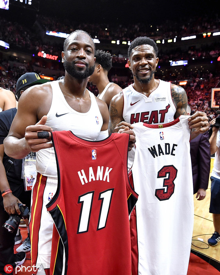 淘汰青岛更衣室！邱彪肯定外援+球队防守，不满混战发挥！（淘汰青岛后更衣室发声：邱彪肯定外援与防守，直言不满混战发挥）