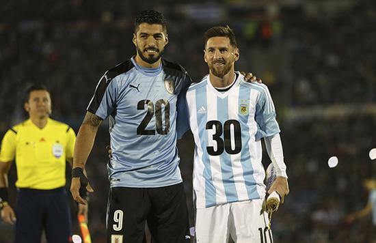 帽子戏法，莱万当选塞尔塔vs巴萨全场最佳（莱万戴帽，荣膺塞尔塔战巴萨全场最佳）