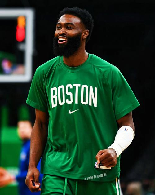 利物浦欧冠小组／联赛阶段近22场主场赢下20场，且近12场全胜（利物浦欧冠小组赛与联赛近22个主场20胜，主场豪取12连胜）