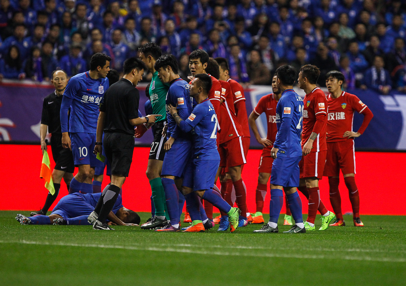 爱德华兹：杰伦·布朗进球后嘲笑我太矮小，这彻底激发了我（爱德华兹：杰伦·布朗进球后讥讽我身高，完全点燃了我的斗志）