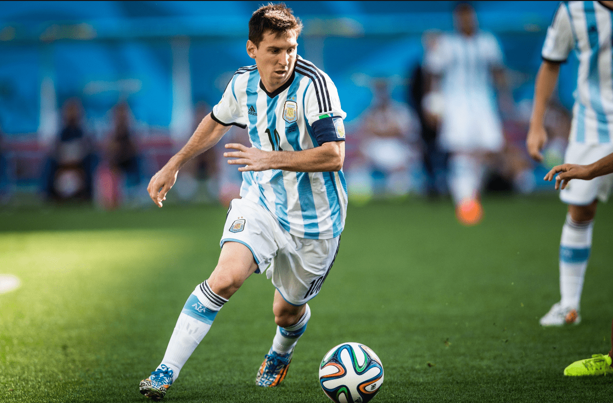 诺威尔半场表现惊人，独砍20分领先全队（诺威尔半场神勇，轰下20分领衔全队）