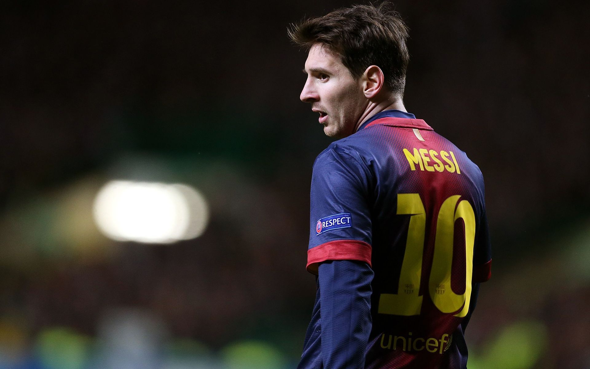 女友到场观战！阿德巴约全场投篮13中4仅得到8分（女友现场助威，阿德巴约13投4中仅拿8分）