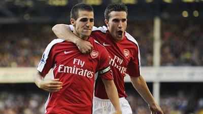 欧冠第4轮前瞻：双战术体系的博弈，两位神锋大战“群狼”（欧冠第4轮前瞻：两套战术硬碰硬，双神锋鏖战群狼）