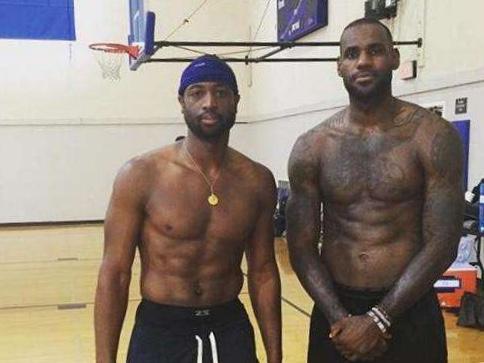 森林主帅：英超比欧联杯更重要，但我们也很重视欧联杯（森林主帅：英超更为关键，我们也不会轻视欧联杯）