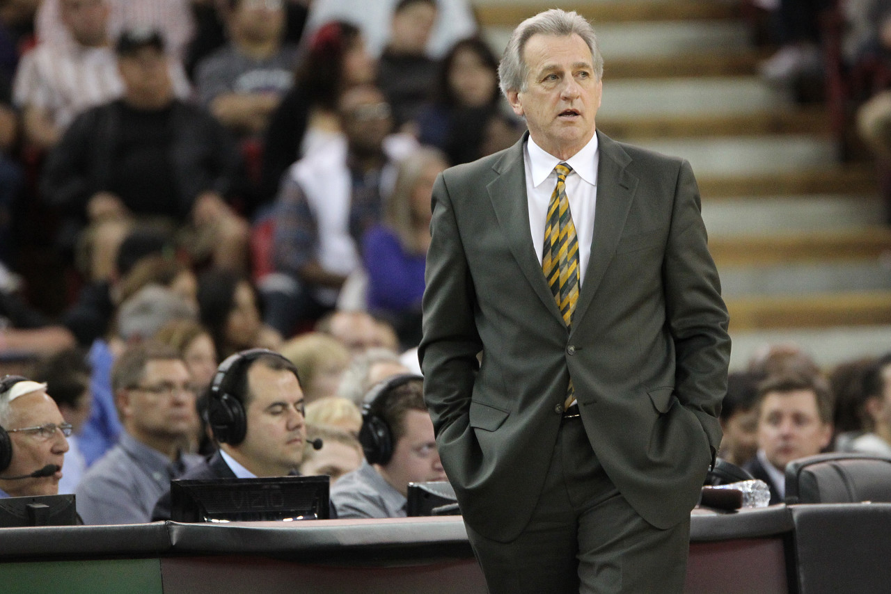 彻底废了！詹姆斯又要单核带队，三大主力集体伤退，湖人该咋办（三大主力齐伤退，詹姆斯再度单核扛队，湖人该如何破局？）