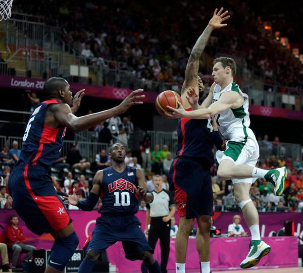 唇语专家揭秘勇士将帅争吵！追梦情绪失控怒喷科尔：法克鱿（唇读揭秘勇士将帅冲突：追梦失控怒怼科尔）