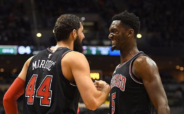 英超前瞻：狼队开局14轮不胜沦为鱼腩，曼联冲击欧战区（英超前瞻：狼队开季14轮未开胡成送分童子，曼联力争跻身欧战区）