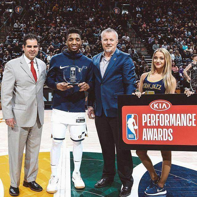 德天空：多支英超豪门关注迪奥曼德，莱比锡要价超1亿欧元（德天空：英超多家豪门盯上迪奥曼德，莱比锡标价破亿欧）